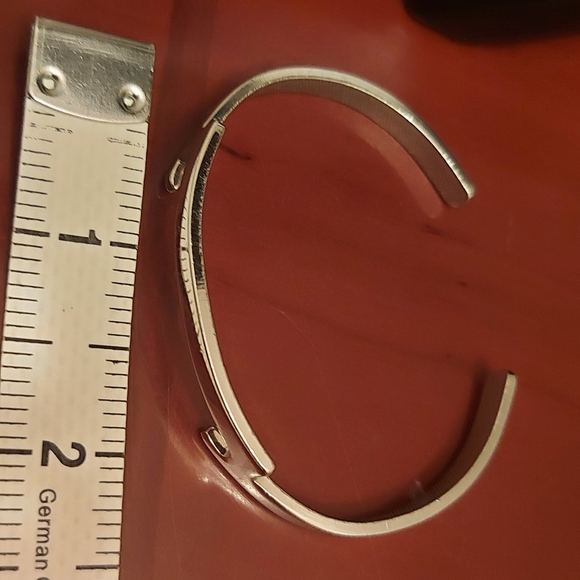 Avon silver tone bangle - Picture 6 of 6